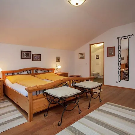Апартаменты Lovely House Beautiful View And Sauna Sankt Anton Am Arlberg Траунштайн